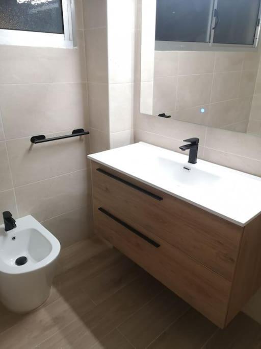 Hostal Mari En La Laguna, Alquiler Habitacion Privada En Hostal, 6 Habitaciones Cerca De La Universidad Y Aeropuerto Norte, 3 Banos Compartidos Сан-Кристобаль-де-Ла-Лагуна Экстерьер фото