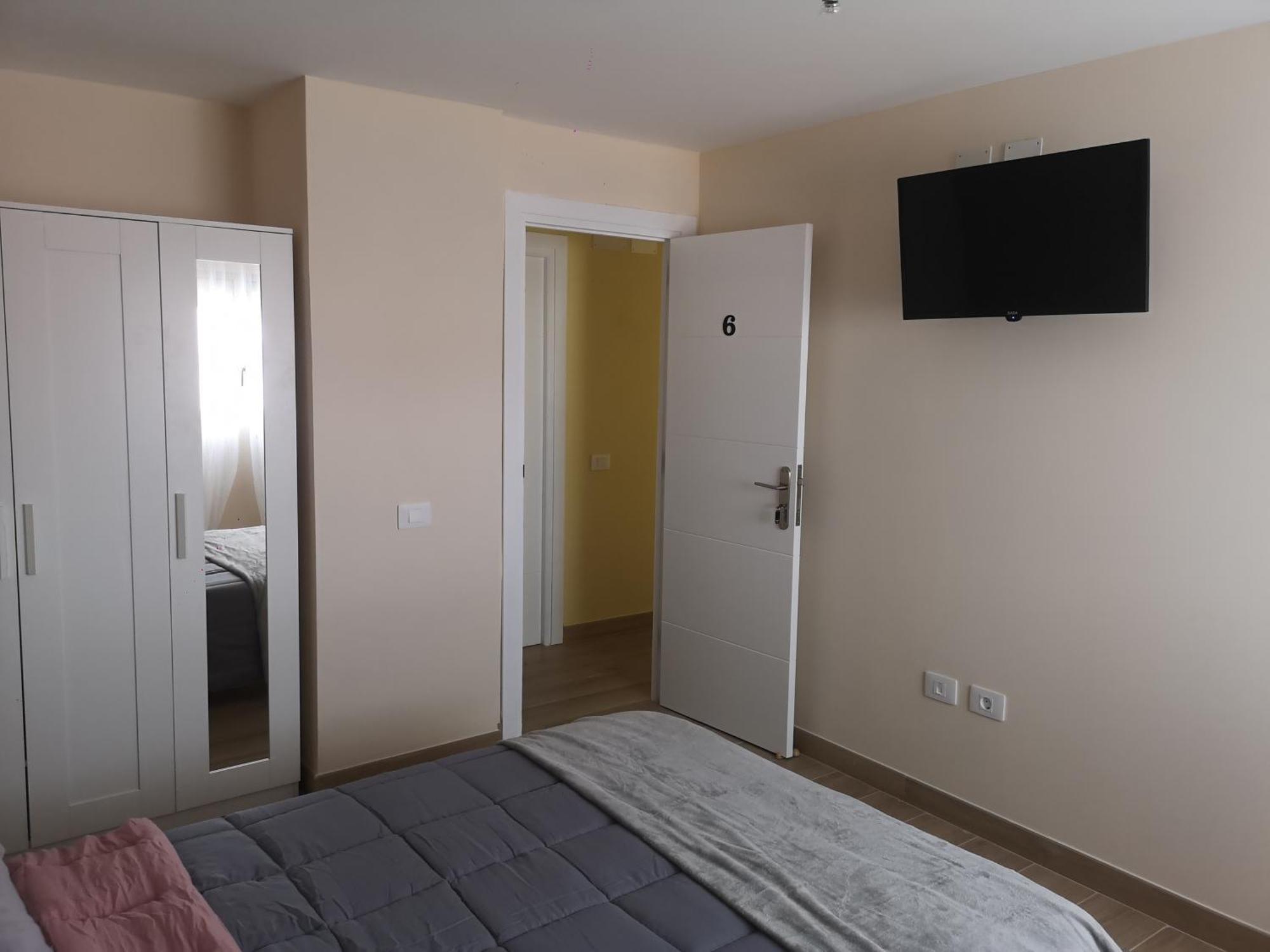 Hostal Mari En La Laguna, Alquiler Habitacion Privada En Hostal, 6 Habitaciones Cerca De La Universidad Y Aeropuerto Norte, 3 Banos Compartidos Сан-Кристобаль-де-Ла-Лагуна Экстерьер фото